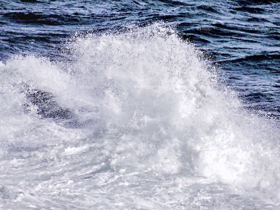 Wave Crest Explosion 