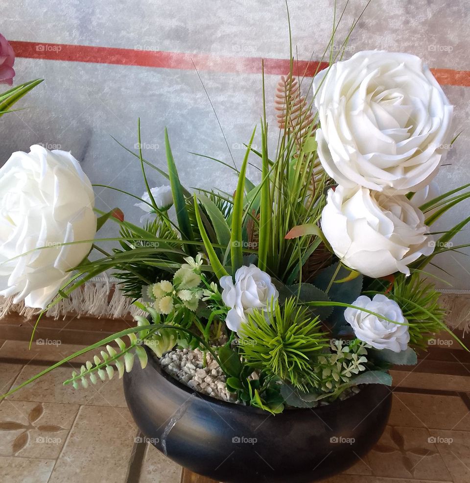 white flowers, flowers in a vase