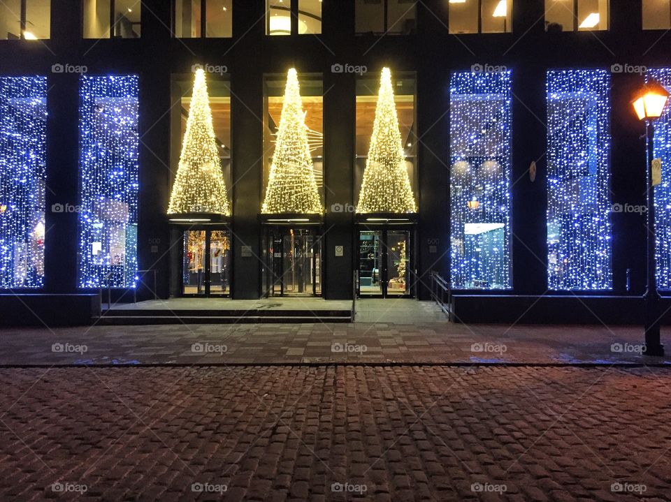 Old Montréal Lights Up 