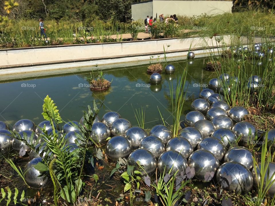 Lake with floating sphere(Inhotim Institute)