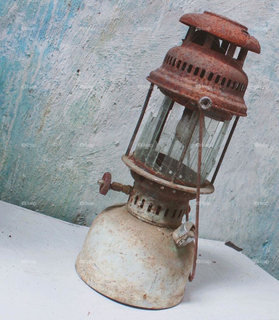 The petromak lamp is a kerosene-fueled pump lamp and at that time it was used when there was no lighting from the electricity supply