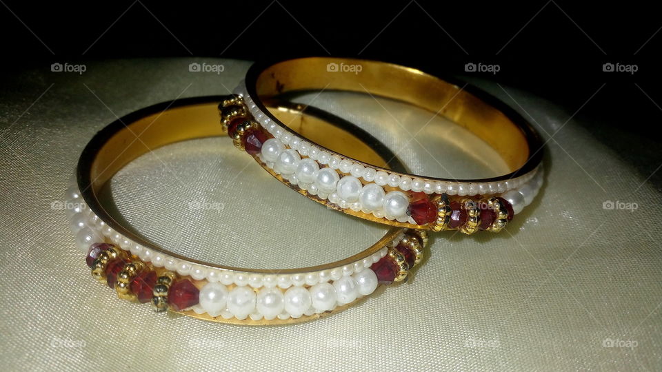 The bangles and the thighs are a reflection of women's beauty