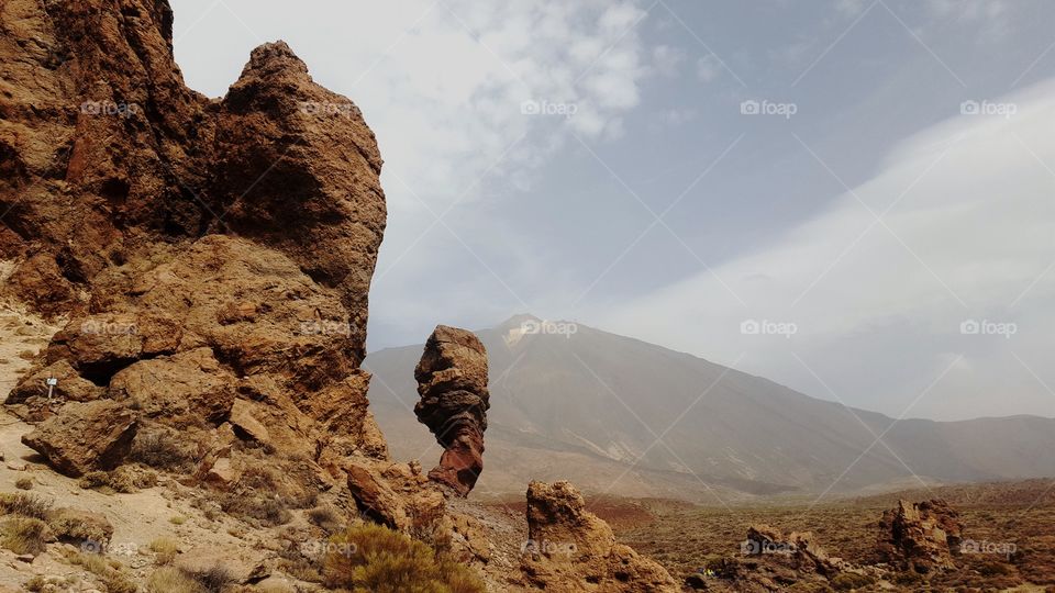 El mundo real es el que experimenta el etnógrafo arrastrando su mundanal mirada a hombros de la geología.