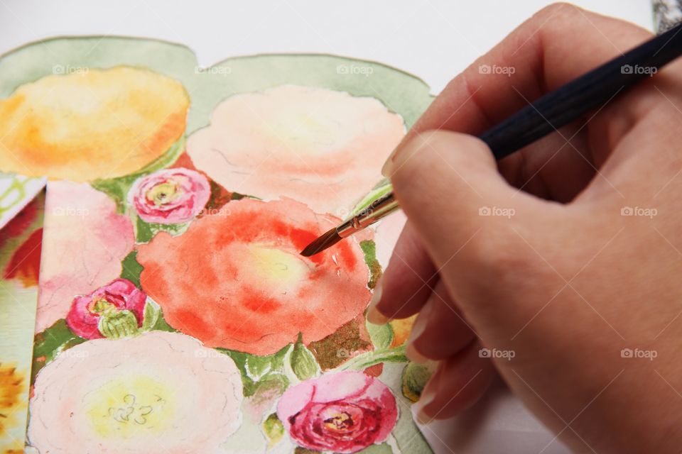 Painting flowers with watercolor 