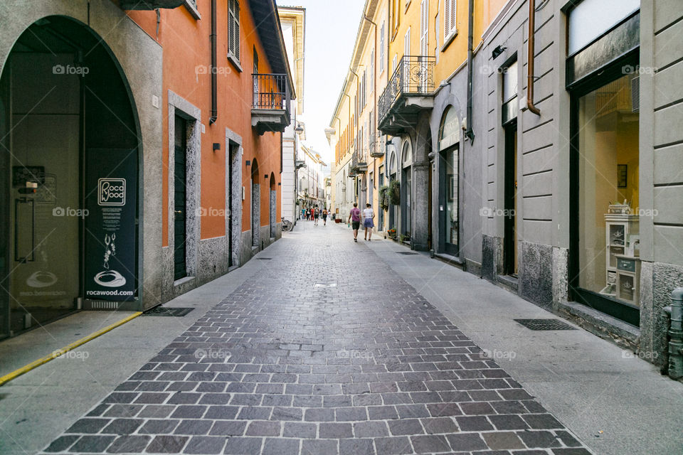 Lago Como no norte da Itália é um lugar lindo para se conhecer na Europa, com paisagens incríveis!
