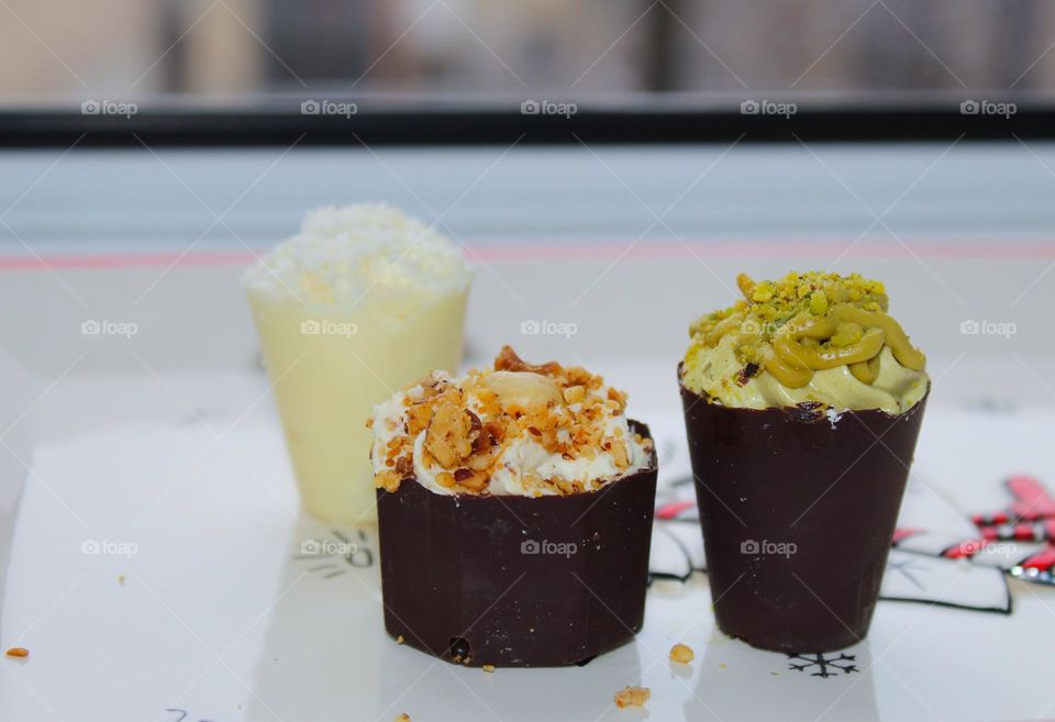 Small cakes in black and white chocolate edible basket.