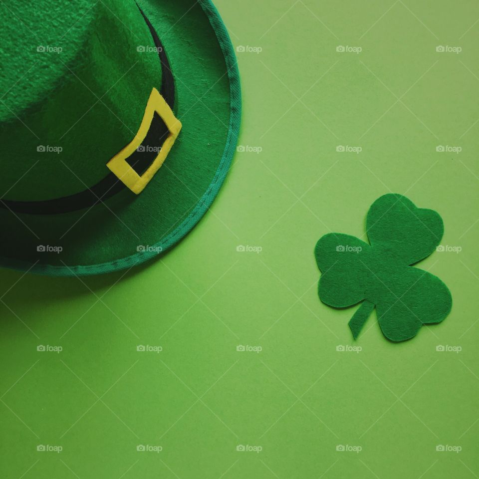 St. Patrick's day, green, leprechaun, beer, green beer, paraphernalia, Ireland, Irish, March 17, clover, lucky, luck, good luck, coins, wealth, hat, leprechaun, pot, confetti, holiday, Wallpaper, background, spectacles, carnival, karnavalnye glasses, green hat, celebration, parade, cocktail, drink, drinking, alcohol, Mixology, drink, top, minimal, festival, party, March, event, accessories, festival glasses, spring, deep green, green, grass, thematic, national, tradition, traditions, traditional, St. Patrick, Patricks, Saint Patrick, patricks, still life, symbol, 