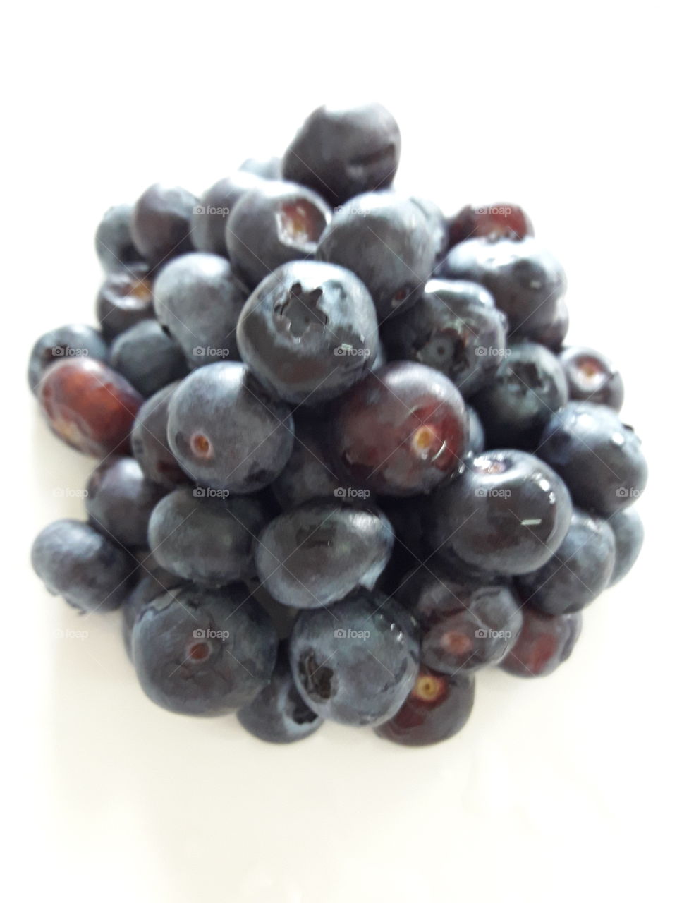 Blueberries have the highest antioxidant capacity of all commonly consumed fruits and vegetables.Flavonoids appear to be the major antioxidant compound.