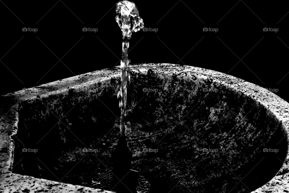 A black and white slow motion fountain...
