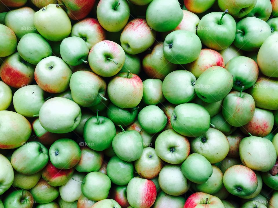 Heap of apple fruits for sale