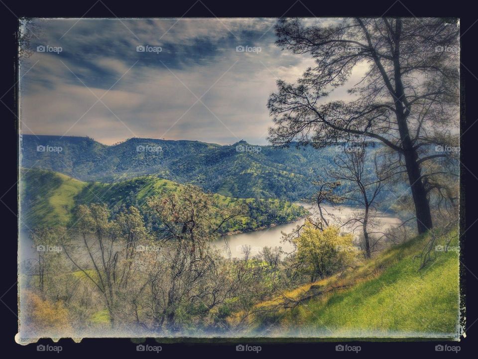 Day on the trail at Millerton Lake in California 