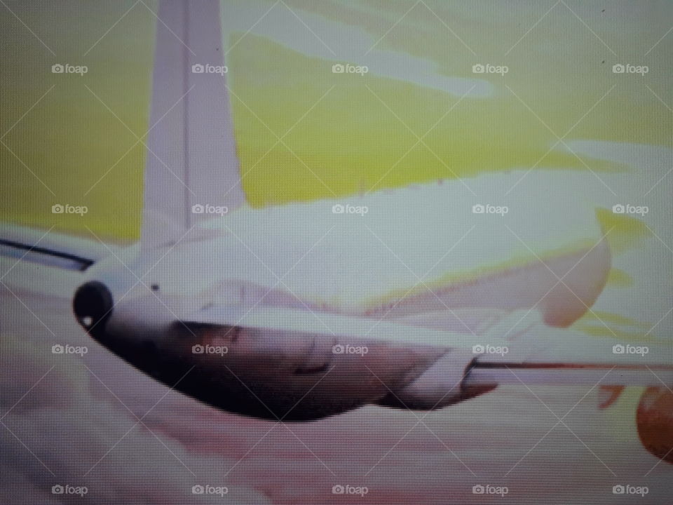 atrapassa avião no céu