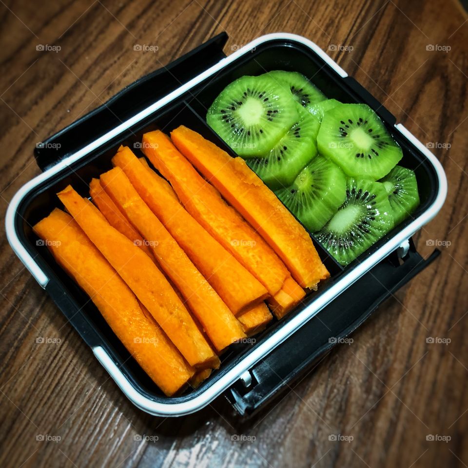 Carrot sticks and kiwi. Health snack for my son during his classes break. In his opinion, the best snack type: healthy and delicious. 