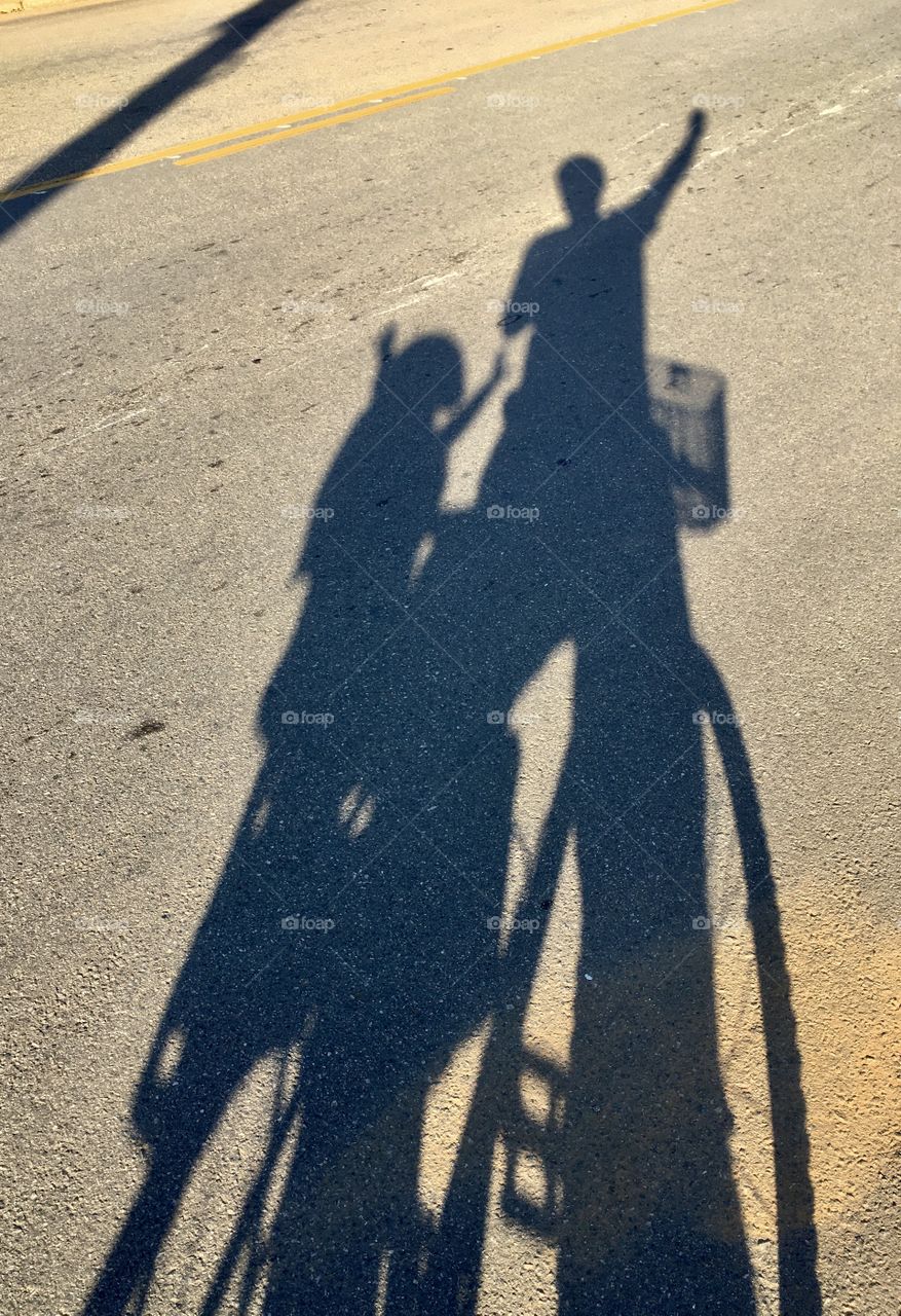 In the shade, you can see our fun riding a bike we relaxed! / Na sombra, dá para perceber nossa diversão andando de bicicleta descontraíramo-nos!