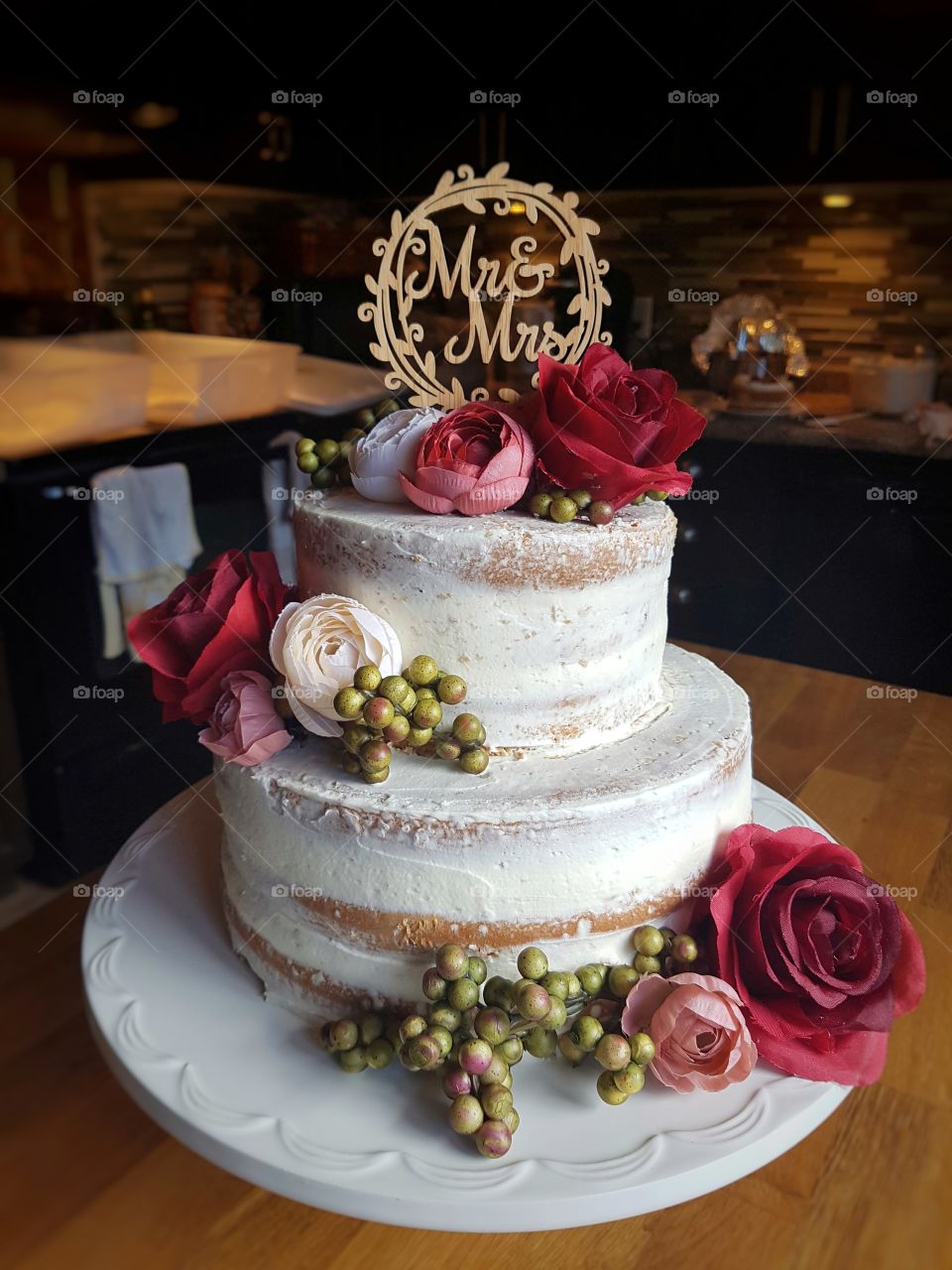 Minimal wedding cake design