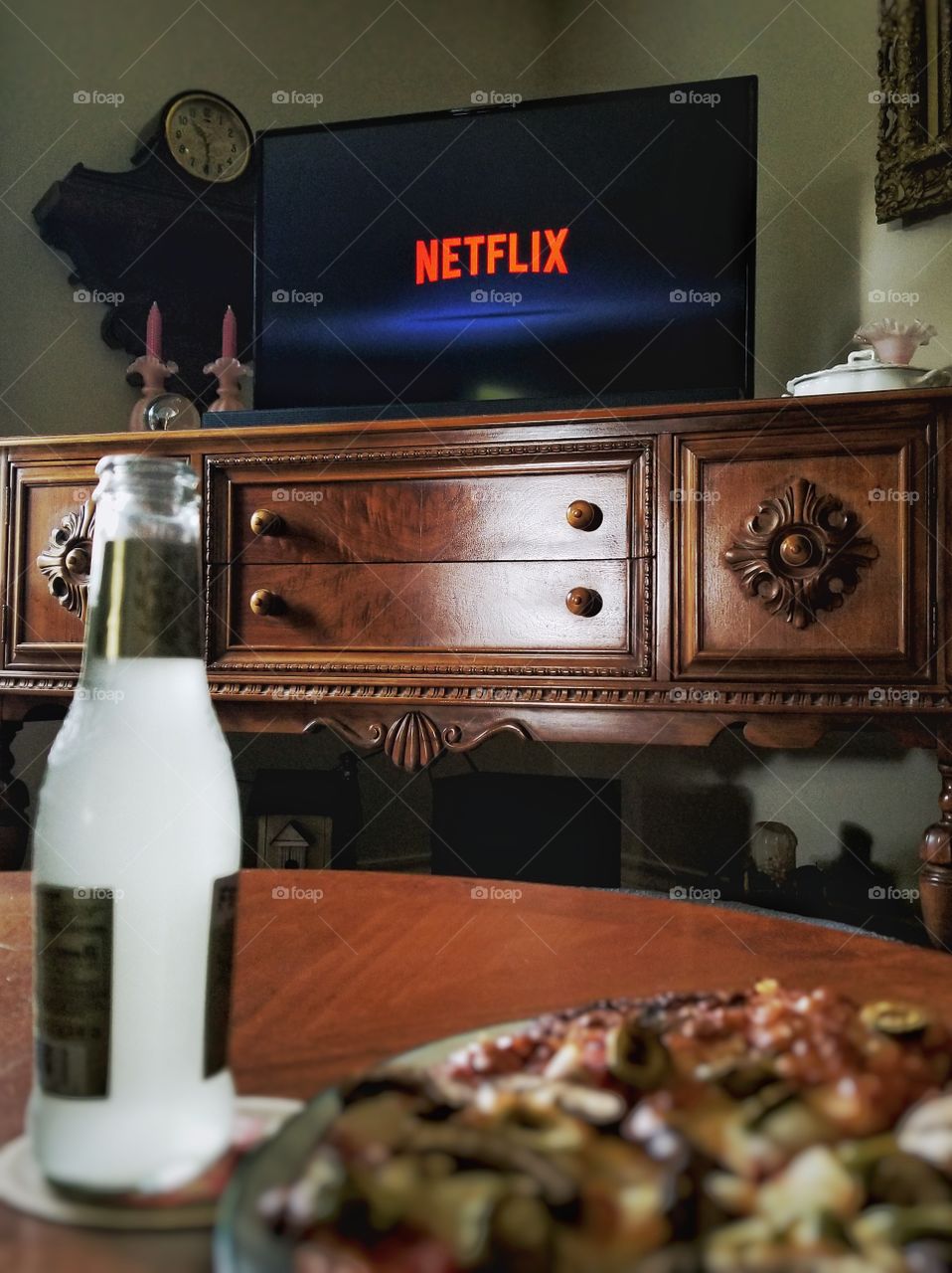 Netflix Pizza & Ginger Beer