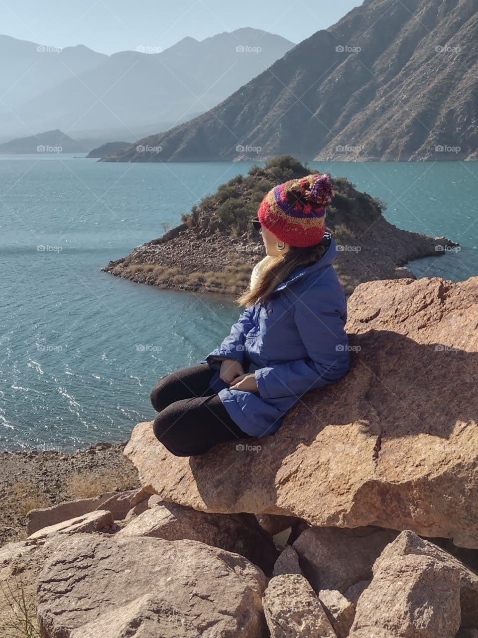 mujer mirando paisaje