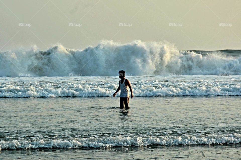 Big waves at Man-Aung Island beach