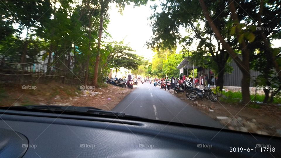 ramai di toko baju saat lebaran tiba