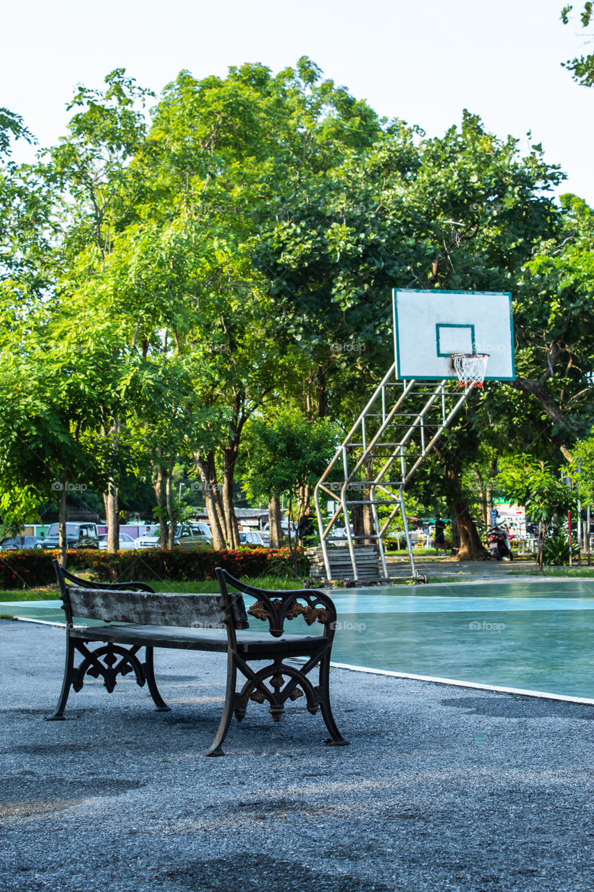 Resting chair damaged. In the field and basketball.