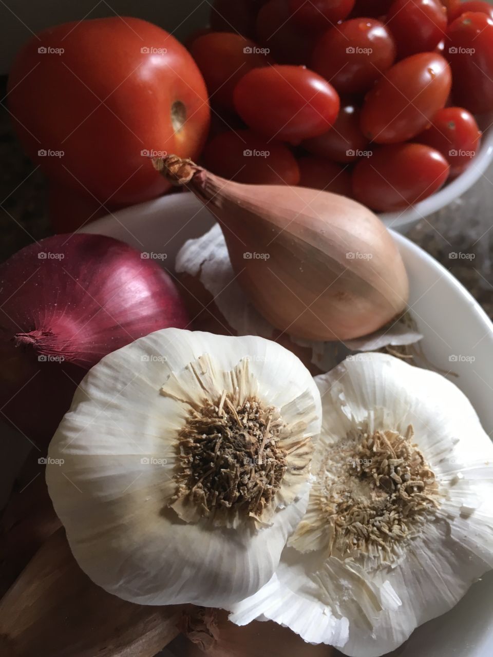 Ingredients for Pasta Sauce.  Onions, tomatoes, garlic, are the ingredients for pasta sauce. 