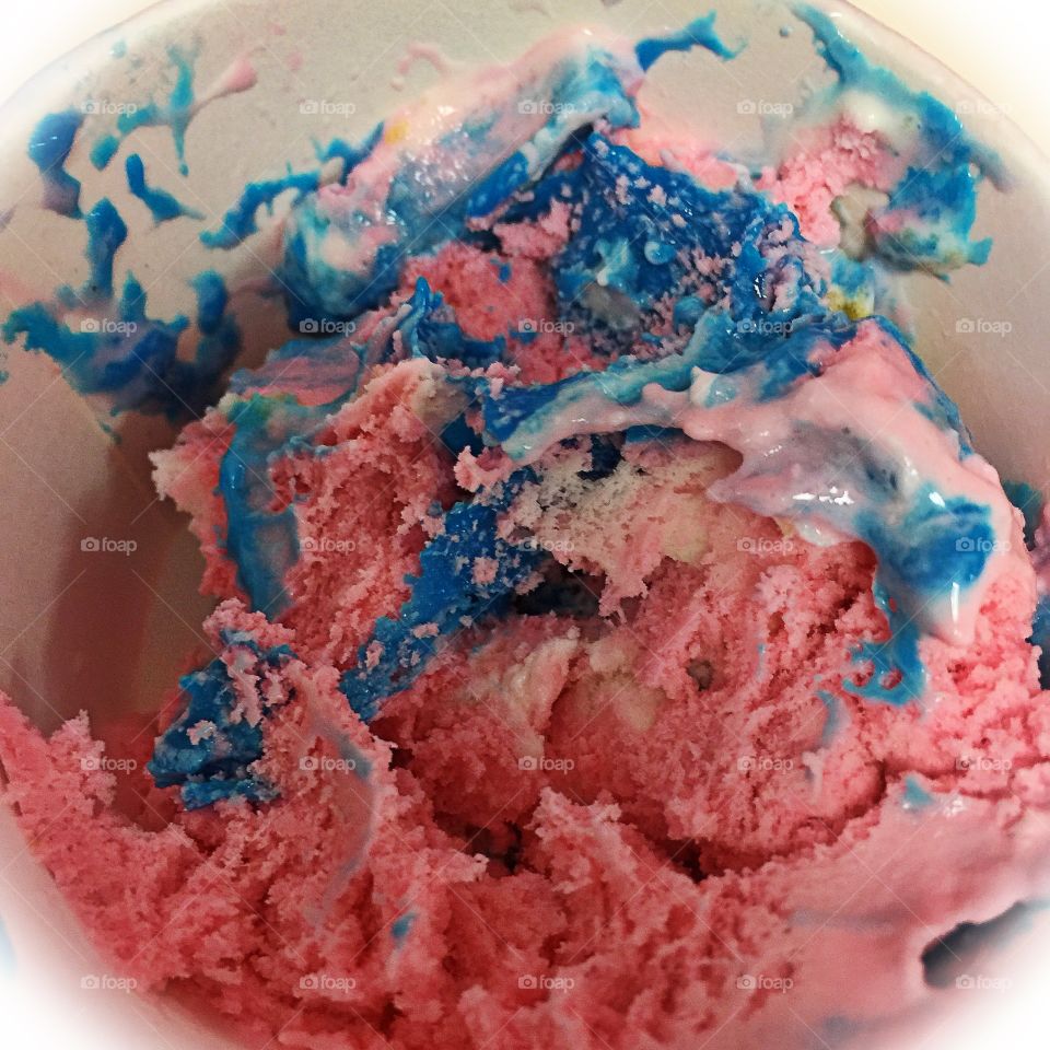 Birthday cake Ice cream that's colorful cold and sweet