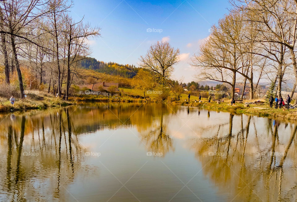 Autumn reflections on the lake