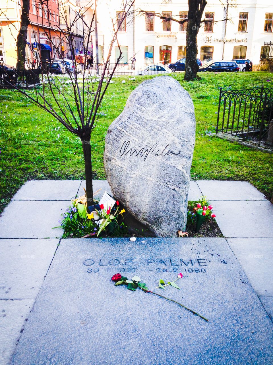 olof palme tombstone stockholm