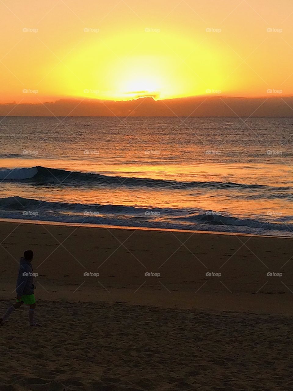 Sunrise over the ocean waves 