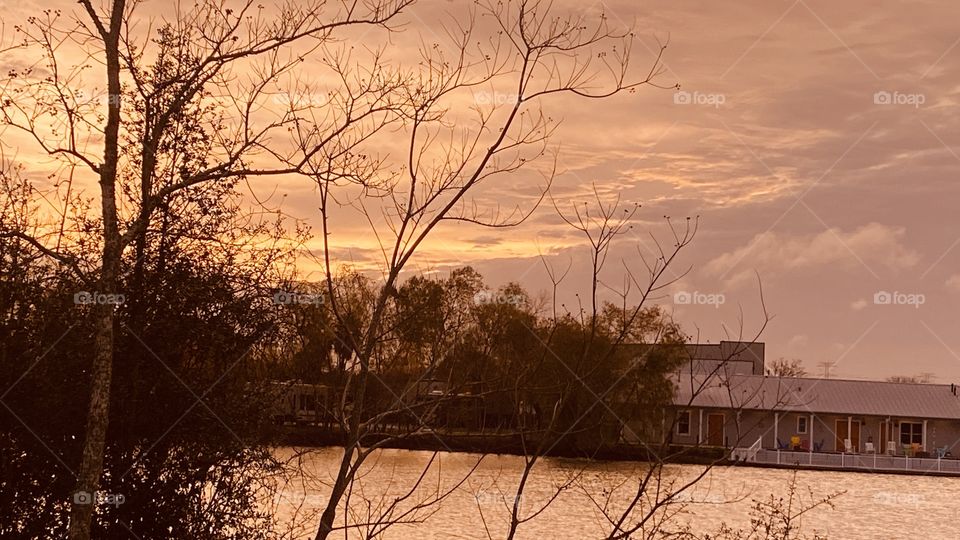 Very Overcast Conditions Storm Front Moving Through our area. Even Though the High clouds and Sun was peaking through and nice Colors speared through out the sky.
