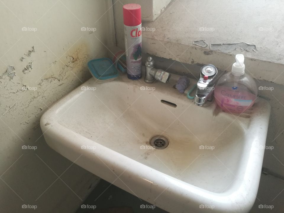 Dirty sink