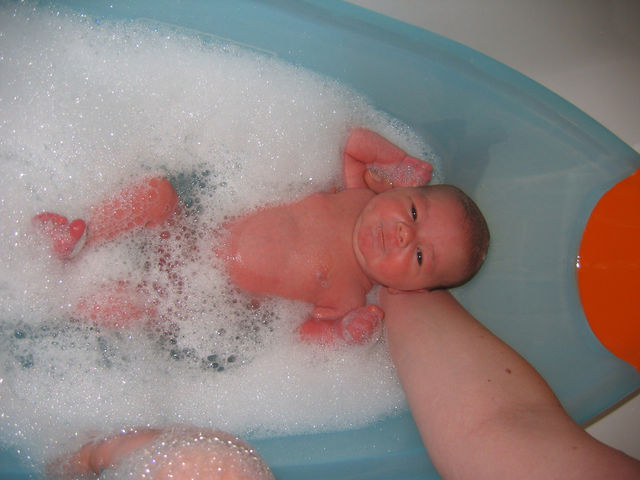 newborn baby bath