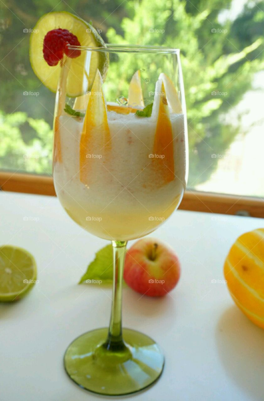 Fresh Fruit smoothie  -Oriental Melon smoothie with apple and lime