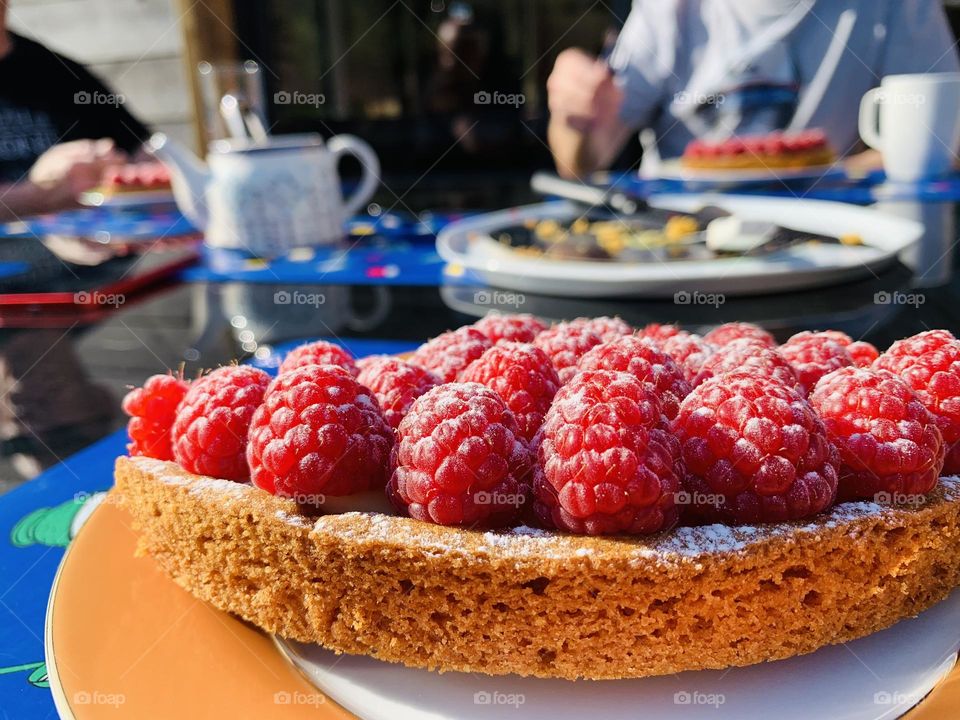 It’s tea time with delicious raspberry pie