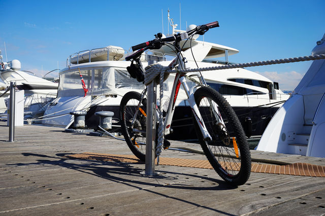 Bicycle on the pier 