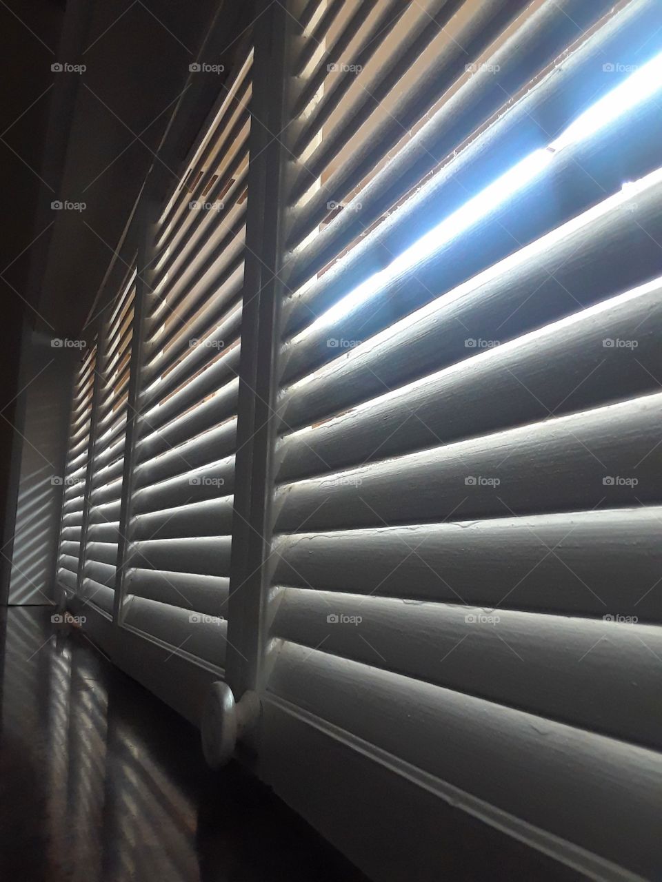 light reflection off French louvres