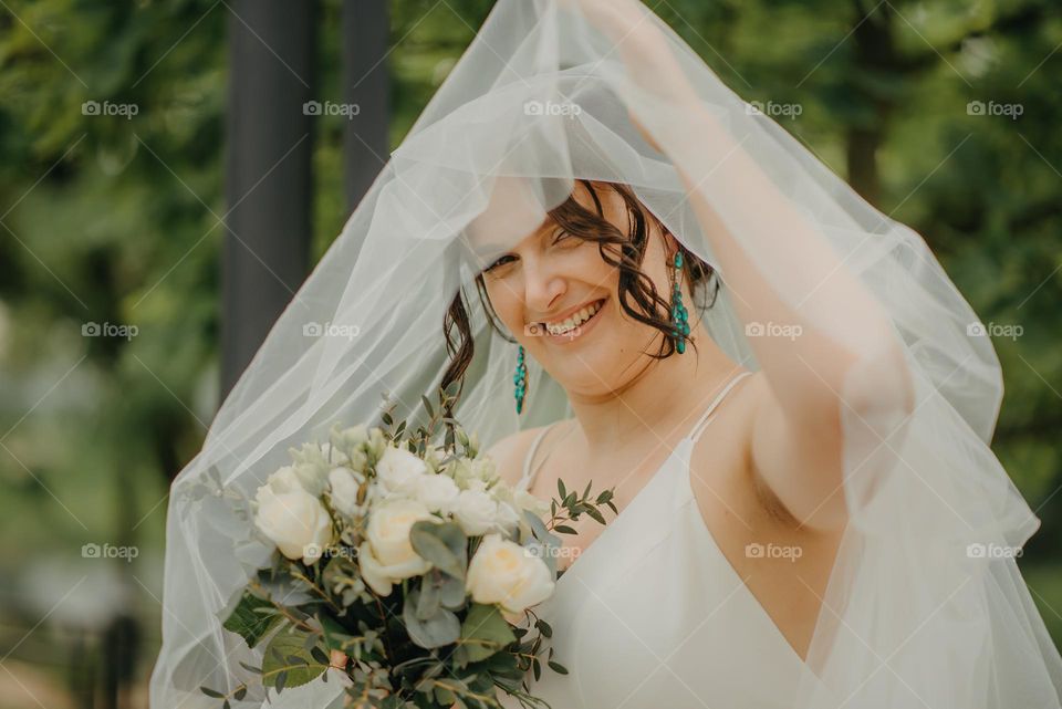 Portrait of a happy bride with a bouquet