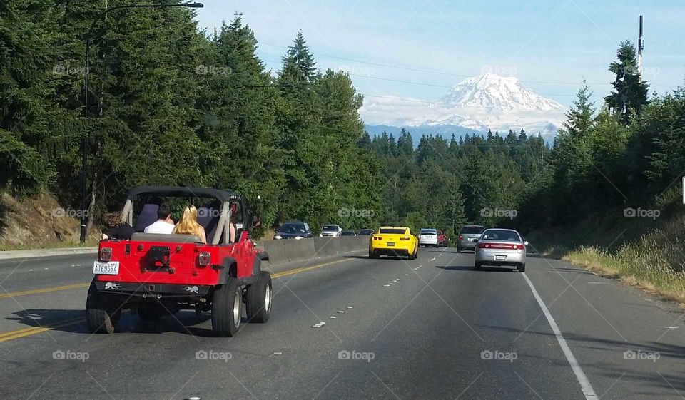 Open way to the snow mountain