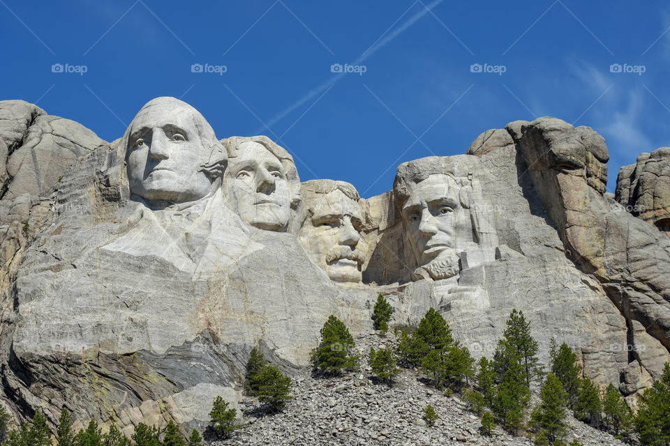 mount Rushmore beautiful blue sky