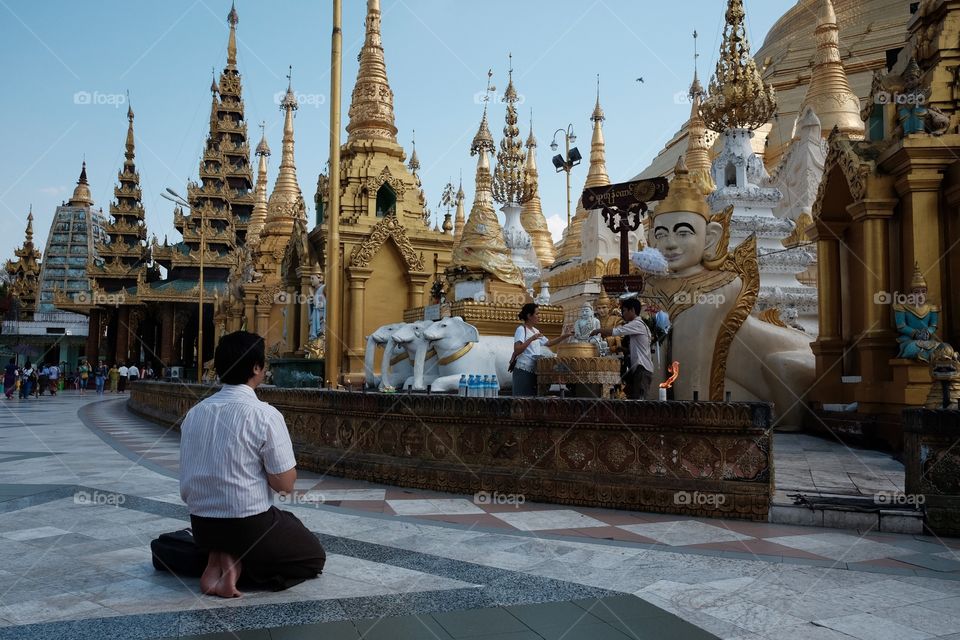 Prayer in shwedagon