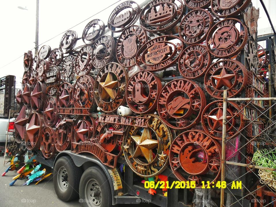 Texas  welcome signs . this is a picture of a traveling sign salesman who stopped by the flea market at Weatherford Texas 
