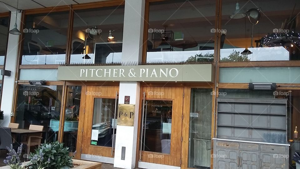 Pitch & Piano Restaurant