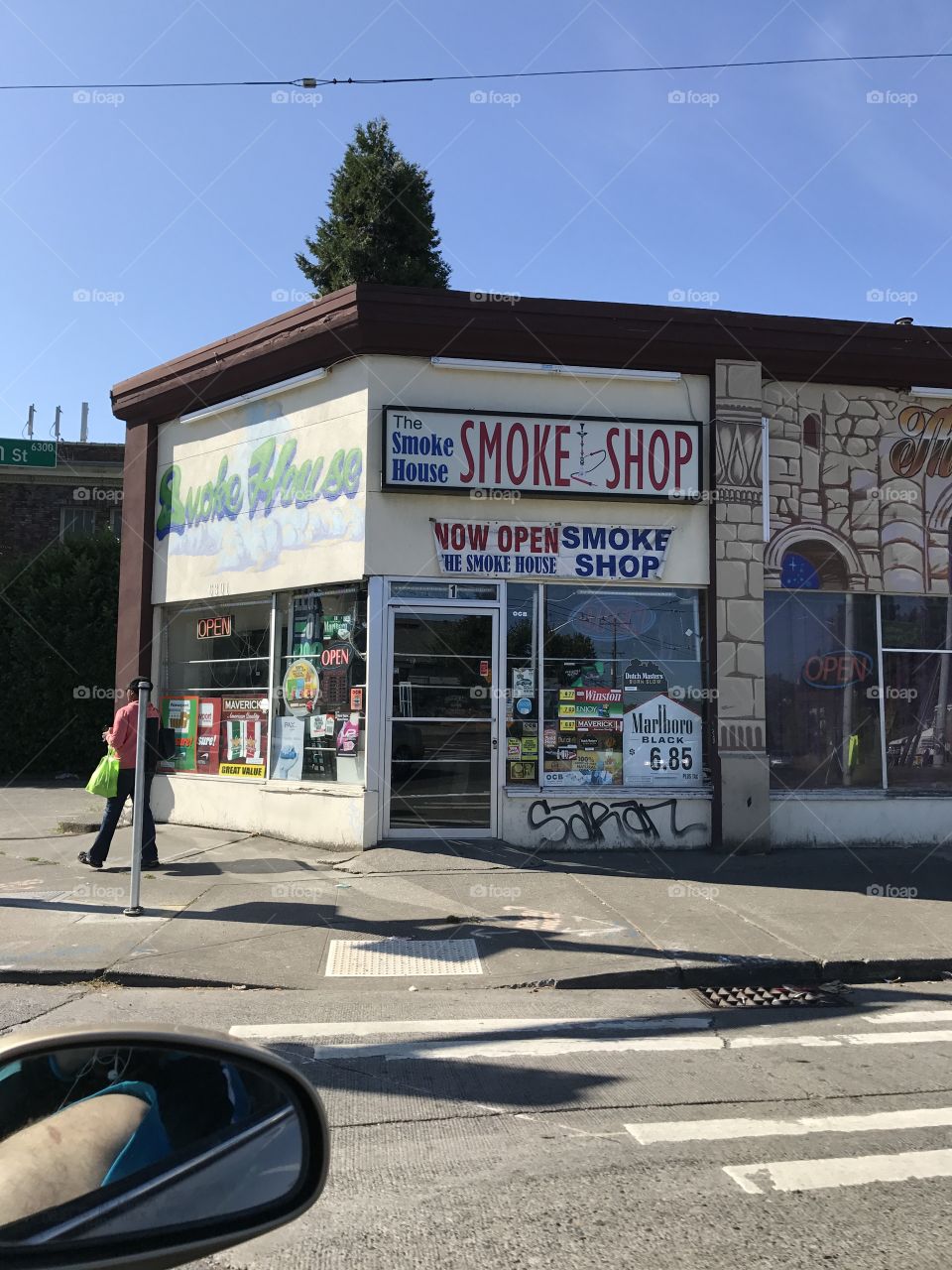 Smoke shop in downtown Seattle 