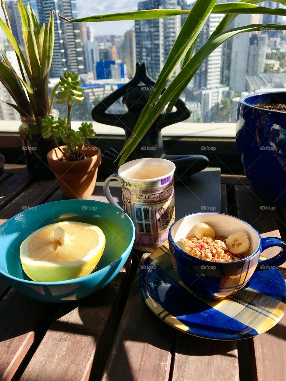 Healthy 3 cups Breakfast 🍳 on my balcony after 1 hour of run & 1 of gym ;) 