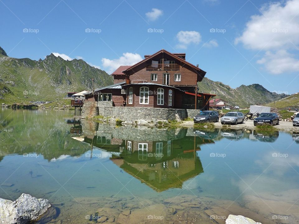 wonderful house mirroring on Bâlea lake