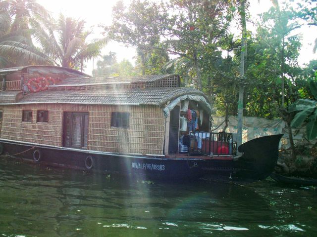 houseboat