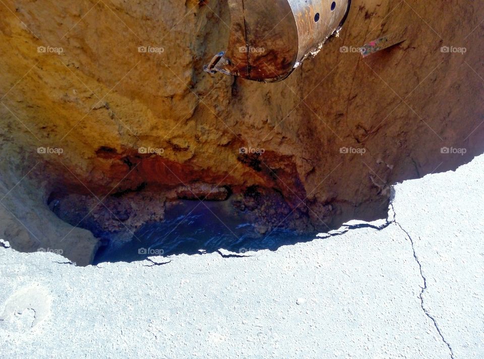 the failure of the road and the bucket of the excavator провал дороги ковш экскаватора