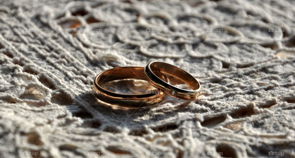 golden wedding rings