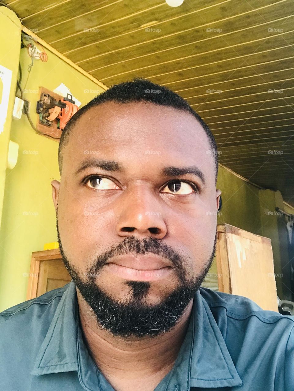 shine faintly with a wavering light, this is glimmer.