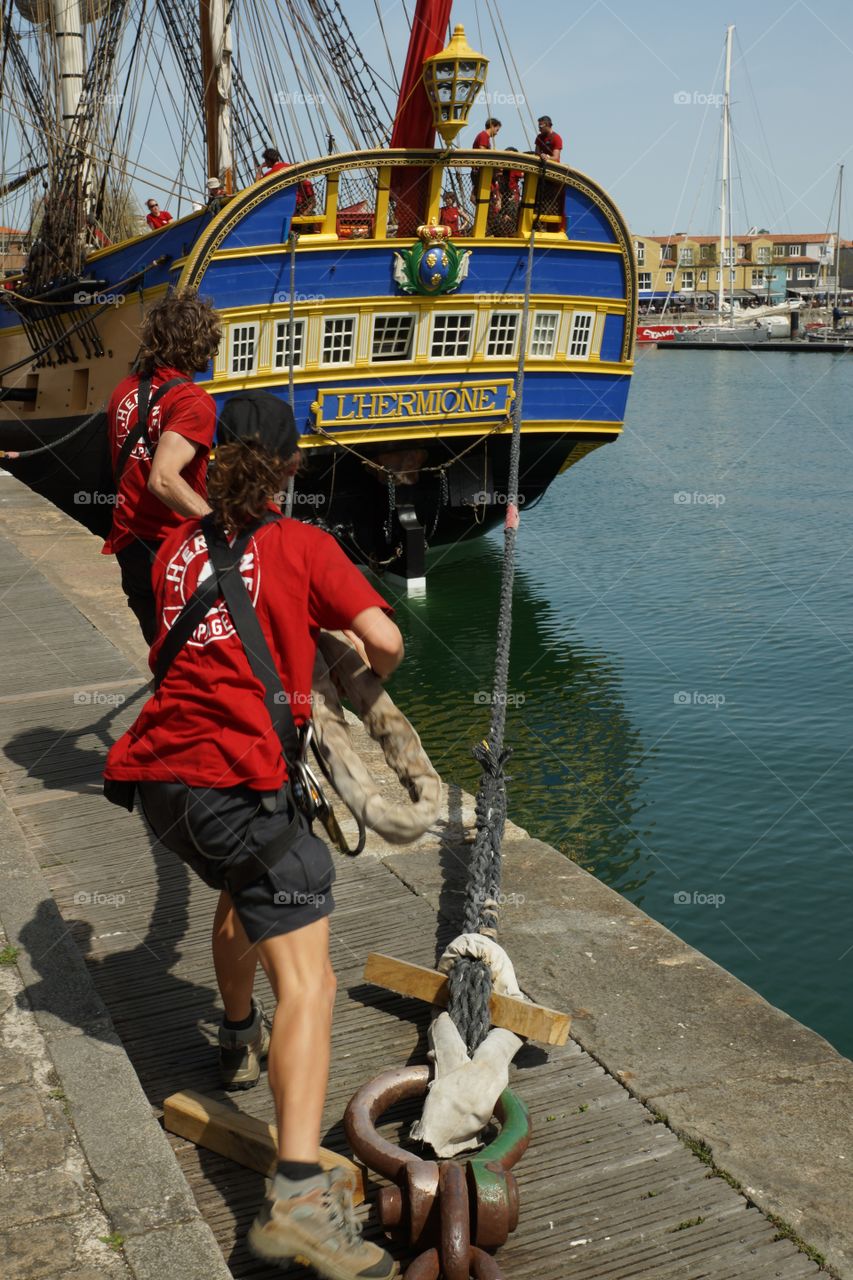 L'Hermione largue les amarres.. 15 avril 2015, L'Hermione quitte le port de La Rochelle.